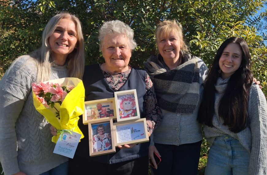 El municipio de Aldea San Antonio recibe una valiosa donación de muñecas artesanales