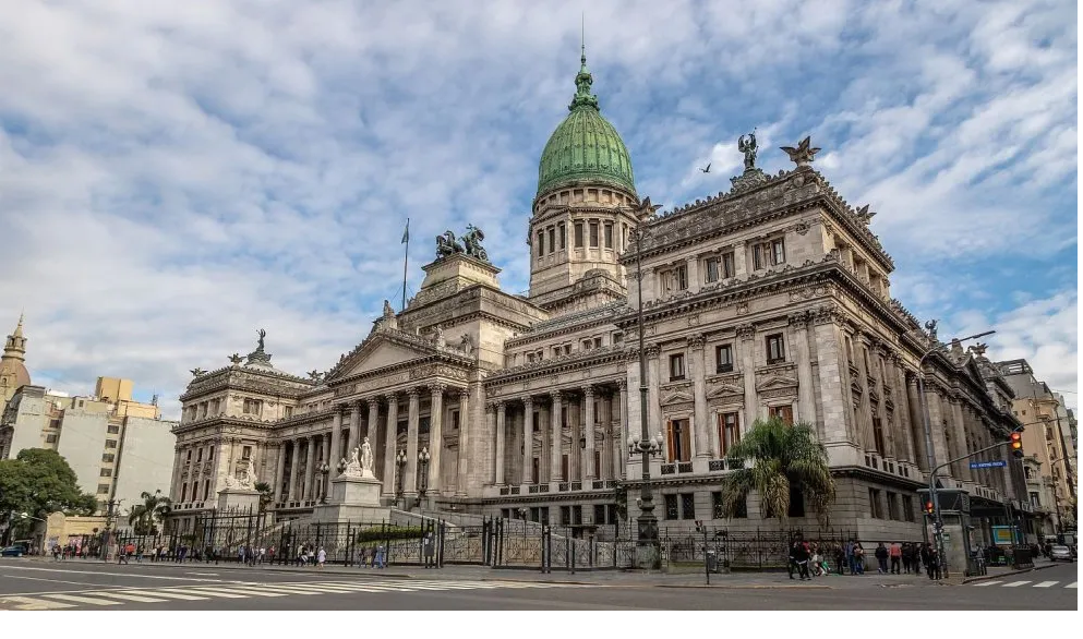 Milei enfrenta un desafío crucial en Diputados para ratificar el veto a la movilidad jubilatoria