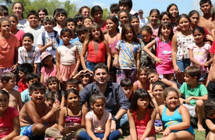 Gustavo Bastian, intendente de San José, destina el 45% de su sueldo a los merenderos de clubes deportivos