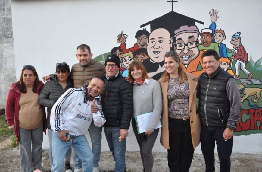 El Municipio de Maciá Inaugura Mural en Honor a los «Gallegos Solidarios» en el CIC Comedor San Roque