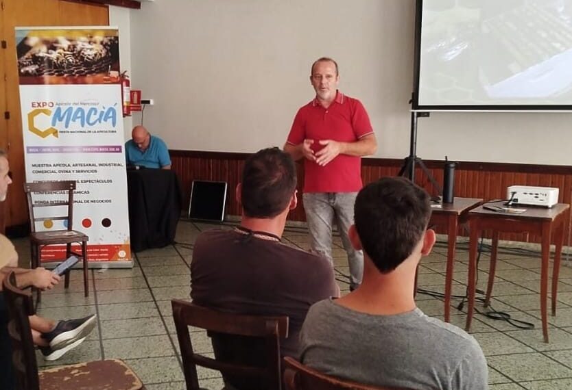 Maciá Promueve la Apicultura en Uruguay: Exitosa Capacitación Apícola