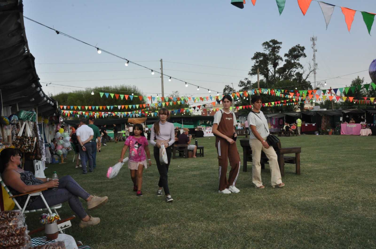 La Fiesta Nacional de la Apicultura celebró su segunda jornada con éxito en Maciá