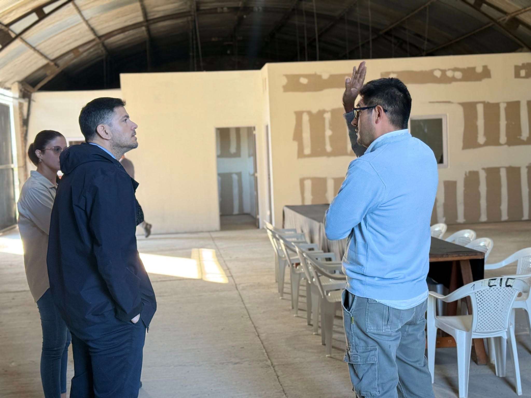 Feliciano: Avanzan las mejoras en el salón del Predio Multieventos