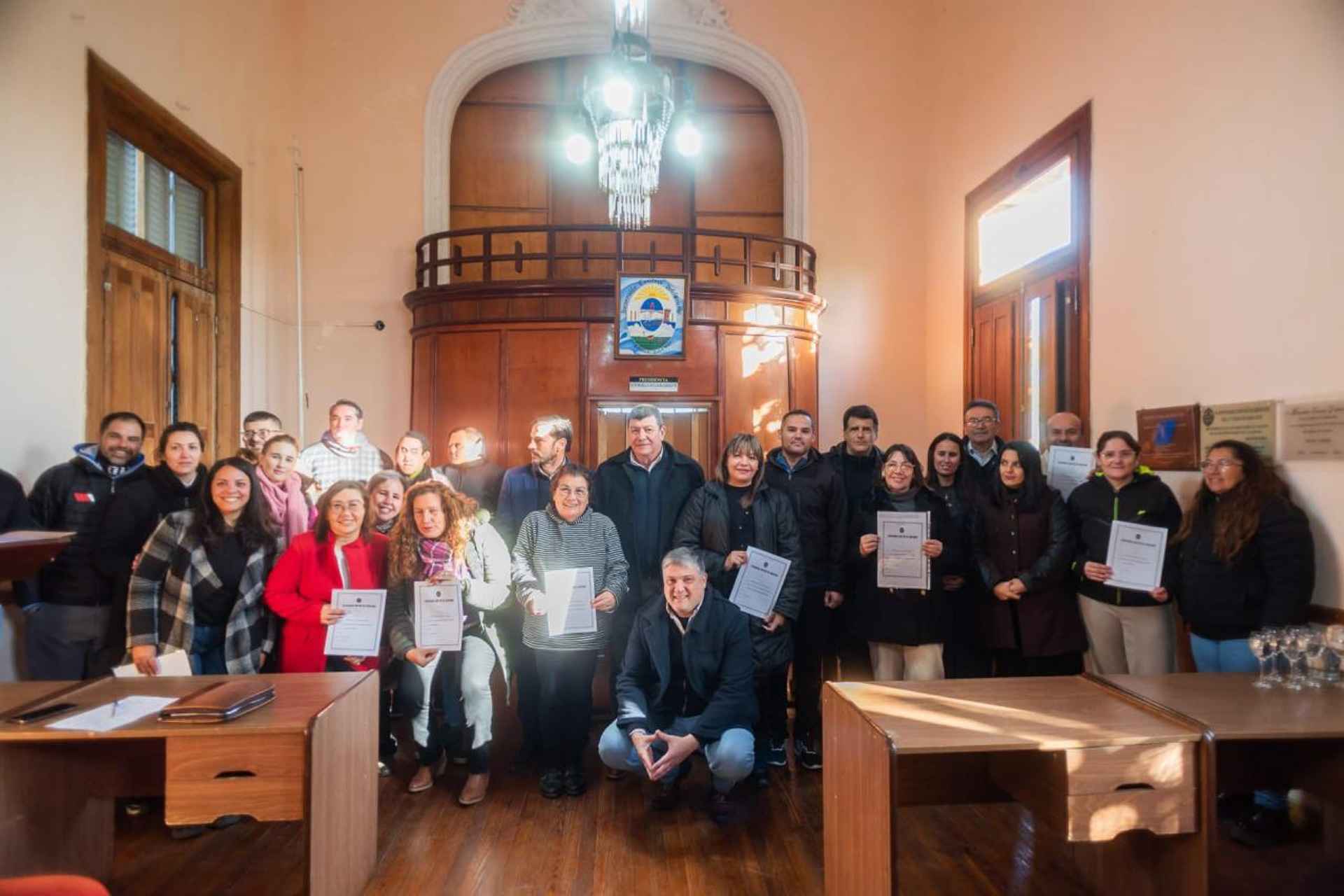 Familias de Diamante y Valle María avanzan en la regularización de sus viviendas