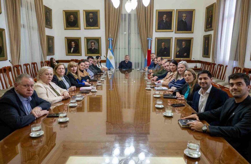 Frigerio trató con legisladores de ambas cámaras la situación de Entre Ríos y las expectativas
