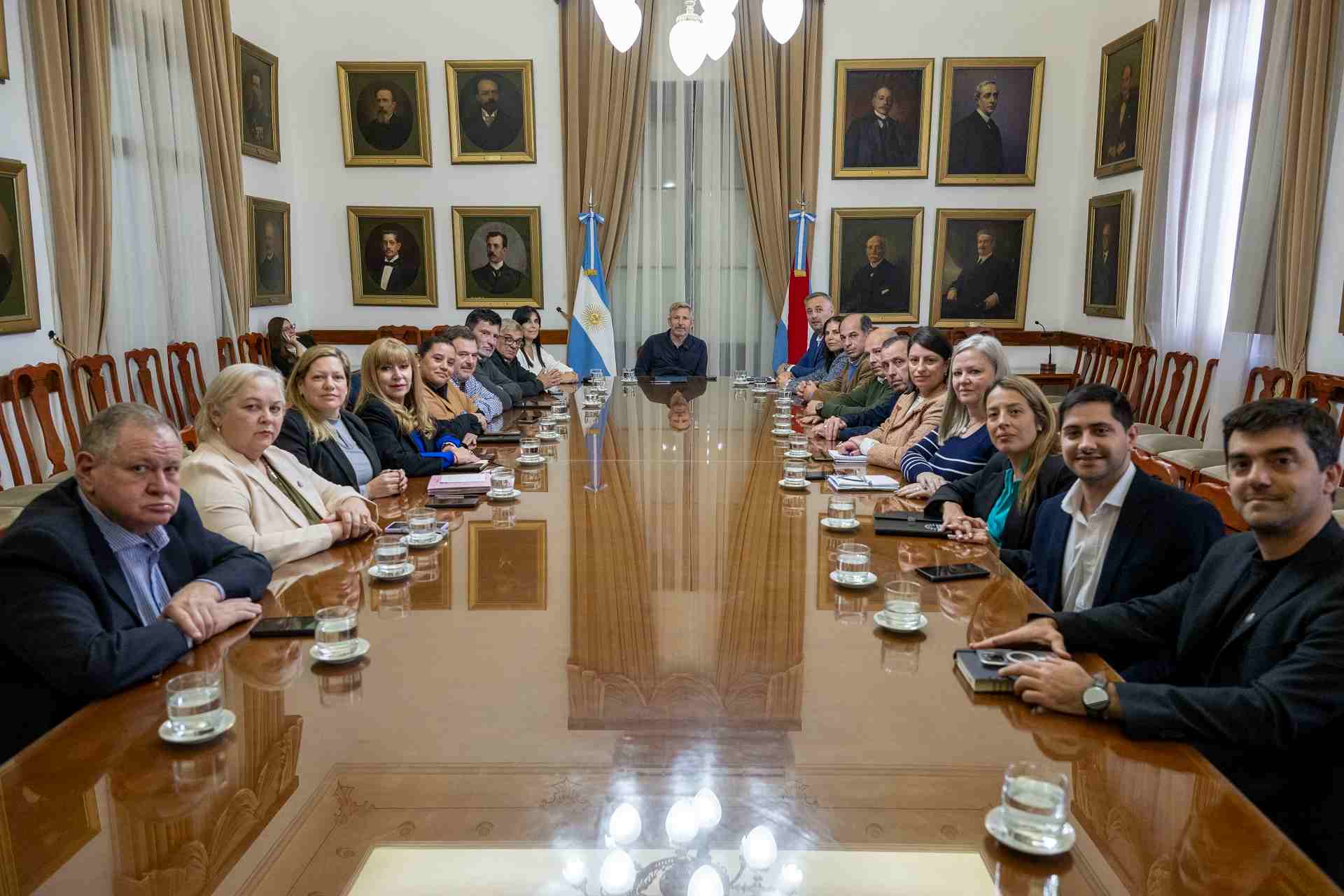 Frigerio trató con legisladores de ambas cámaras la situación de Entre Ríos y las expectativas