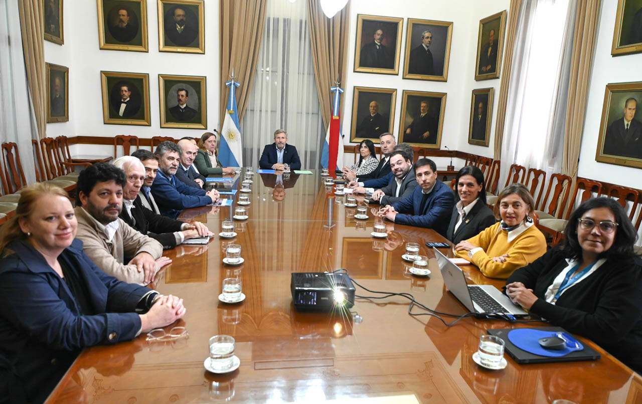 Gustavo Hein participó de la reunión plenaria de la Mesa de Primera Infancia