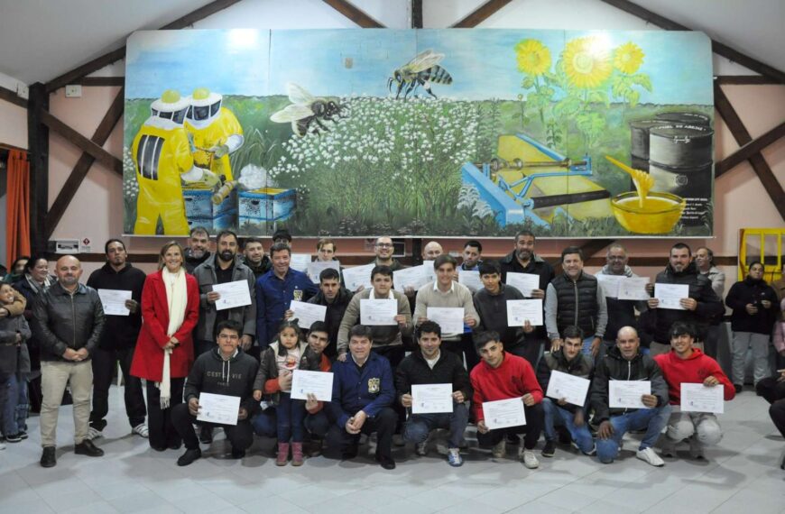 En Maciá se entregaron certificados de cursos de oficios realizados en Aula Taller Móvil