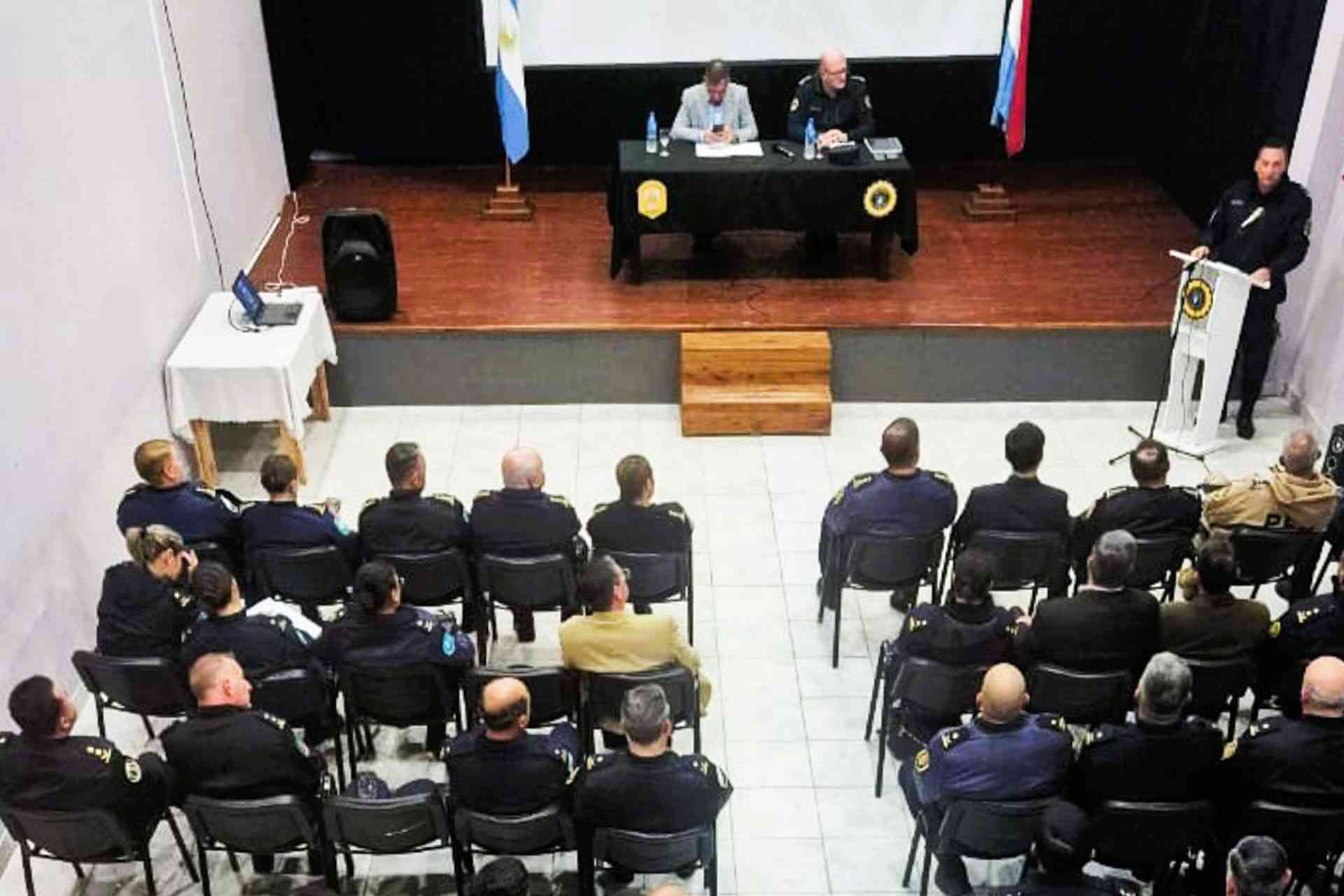 Autoridades de la Policía de Entre Ríos participaron en una jornada de trabajo en San Salvador