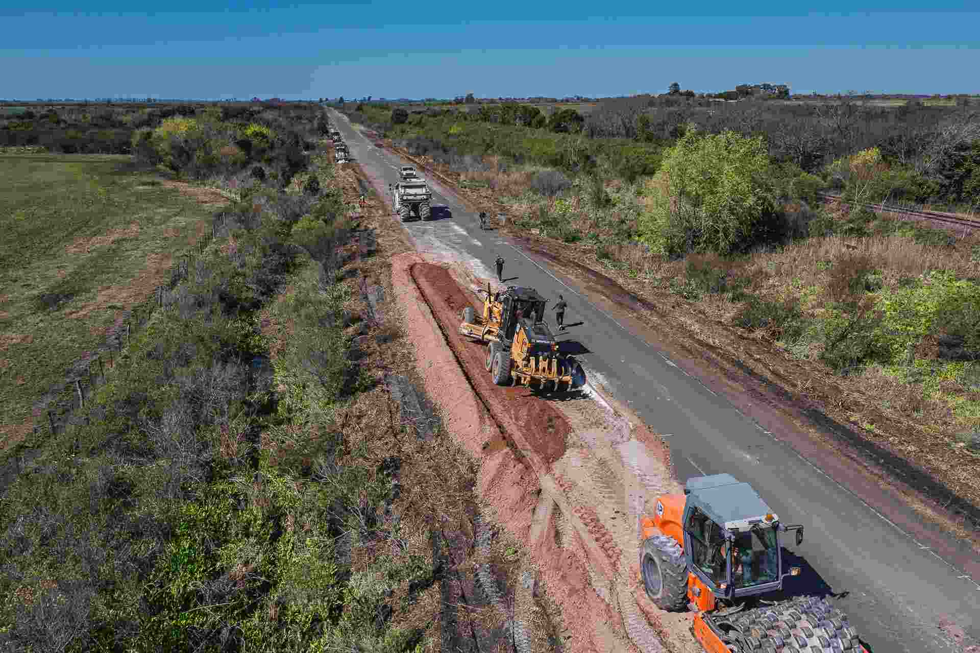 Realizan trabajos de bacheo en la ruta 51, entre Urdinarrain y Pastor Britos