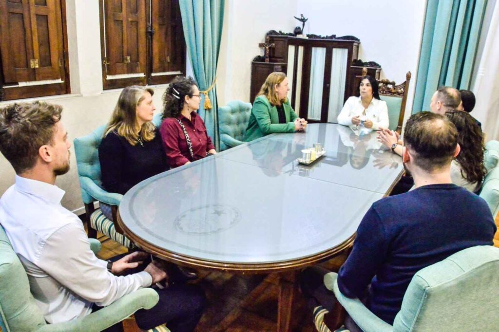 Aluani y Berisso inauguraron un espacio de exposición de productos de Manos Entrerrianas