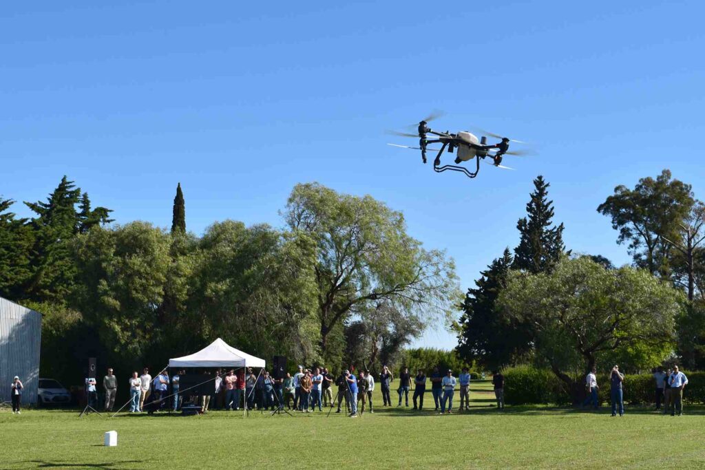 Capacitación en manejo de drones para agricultura en Villaguay