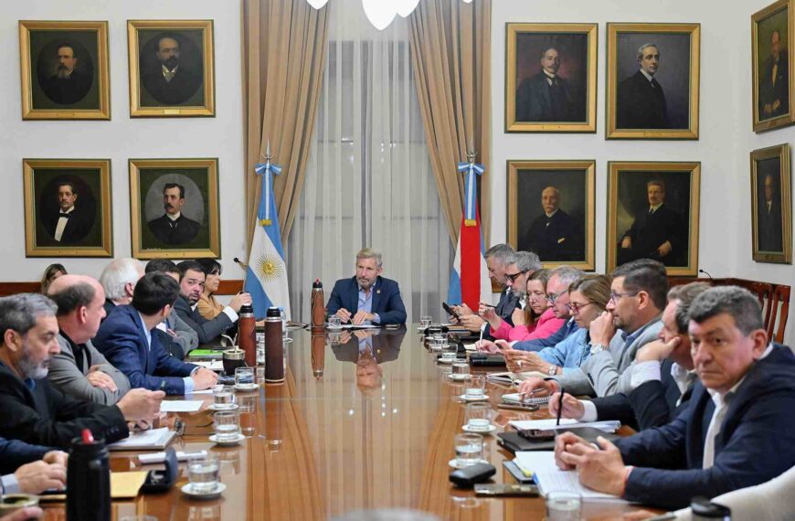 Obras viales, viviendas y conectividad escolar fueron los temas de la reunión de gabinete provincial