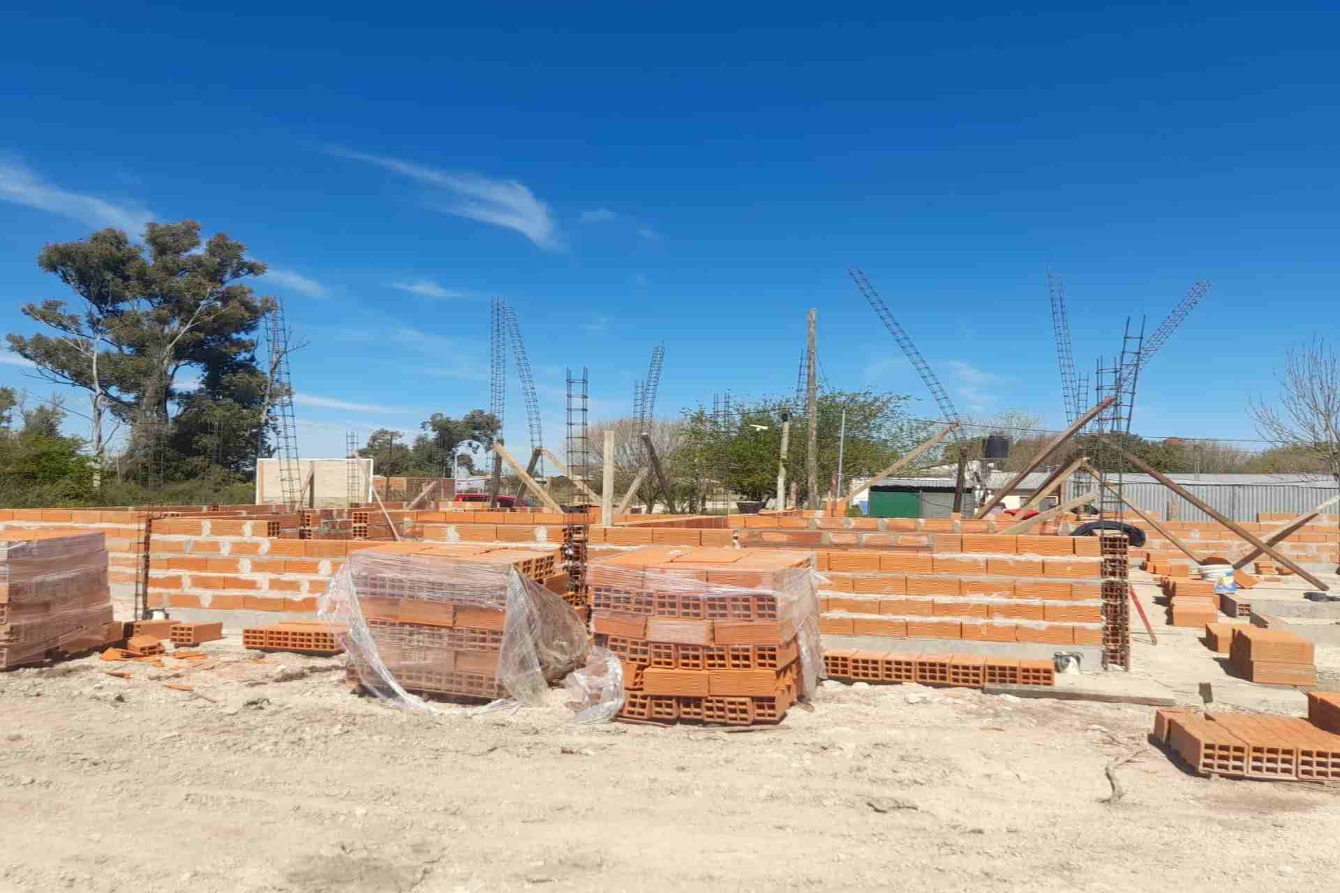 La provincia construye viviendas en Piedras Blancas