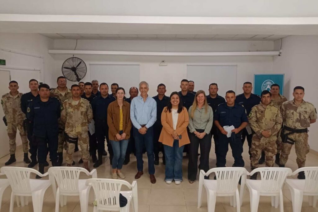 Capacitan a personal policial en control y fiscalización de buenas prácticas fitosanitarias