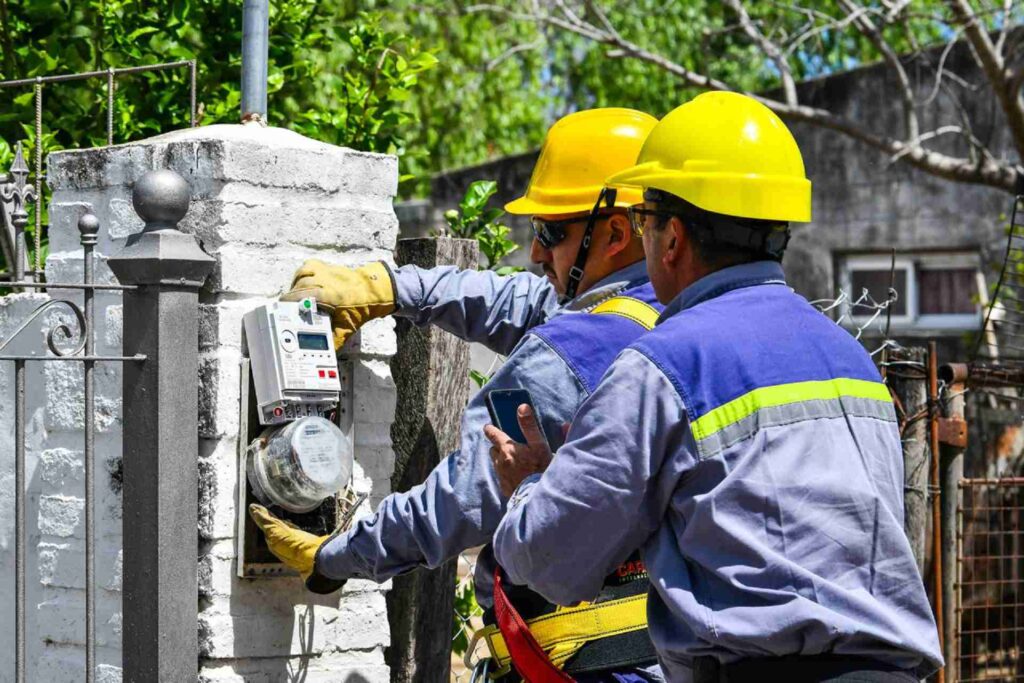 Enersa da un paso histórico con la instalación de medidores inteligentes en Aldea Brasilera