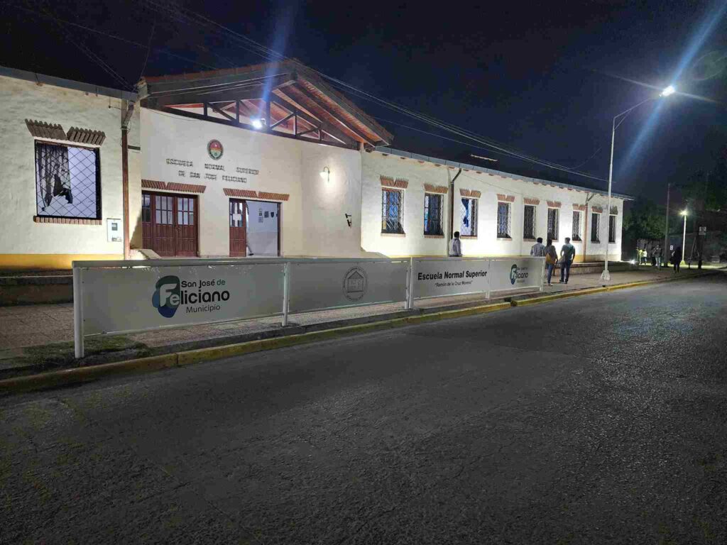 Con un plan de iluminación en Feliciano se realzan edificios históricos