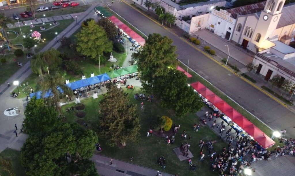 Feliciano celebró a las madres con feria y gran participación vecinal en Plaza Independencia