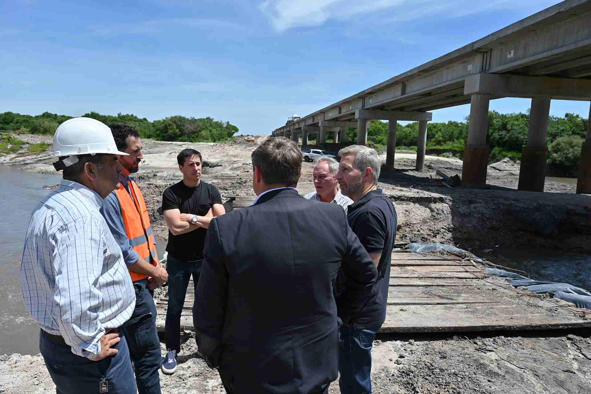 Frigerio visitó la obra del puente El Cinto y destacó su importancia para la conectividad y producción local