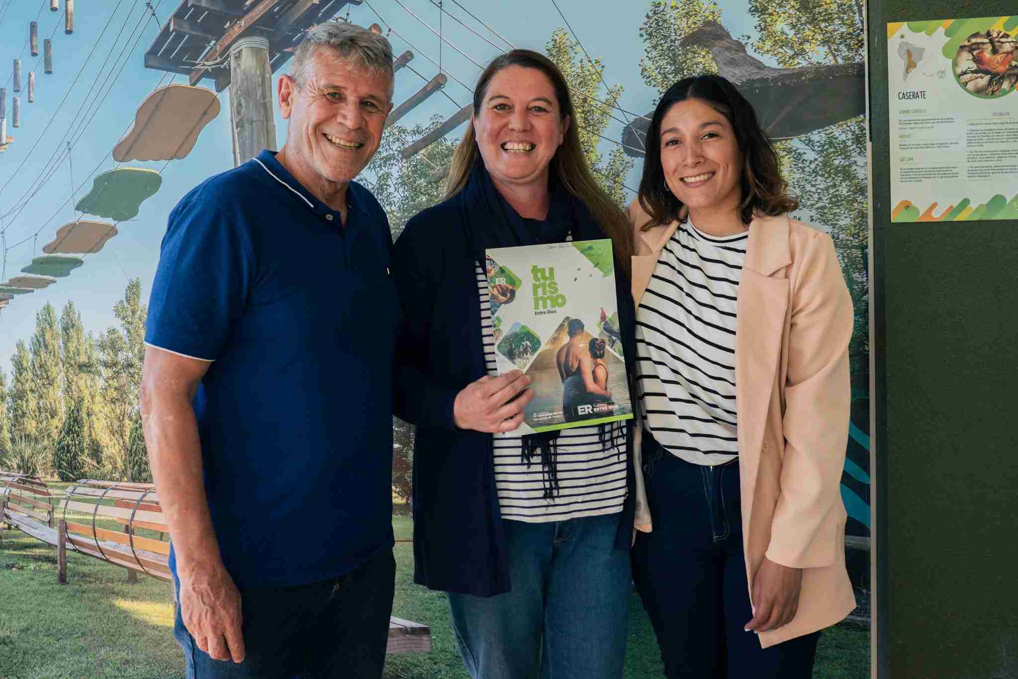 Entrega de distinciones y habilitaciones turísticas en San José.