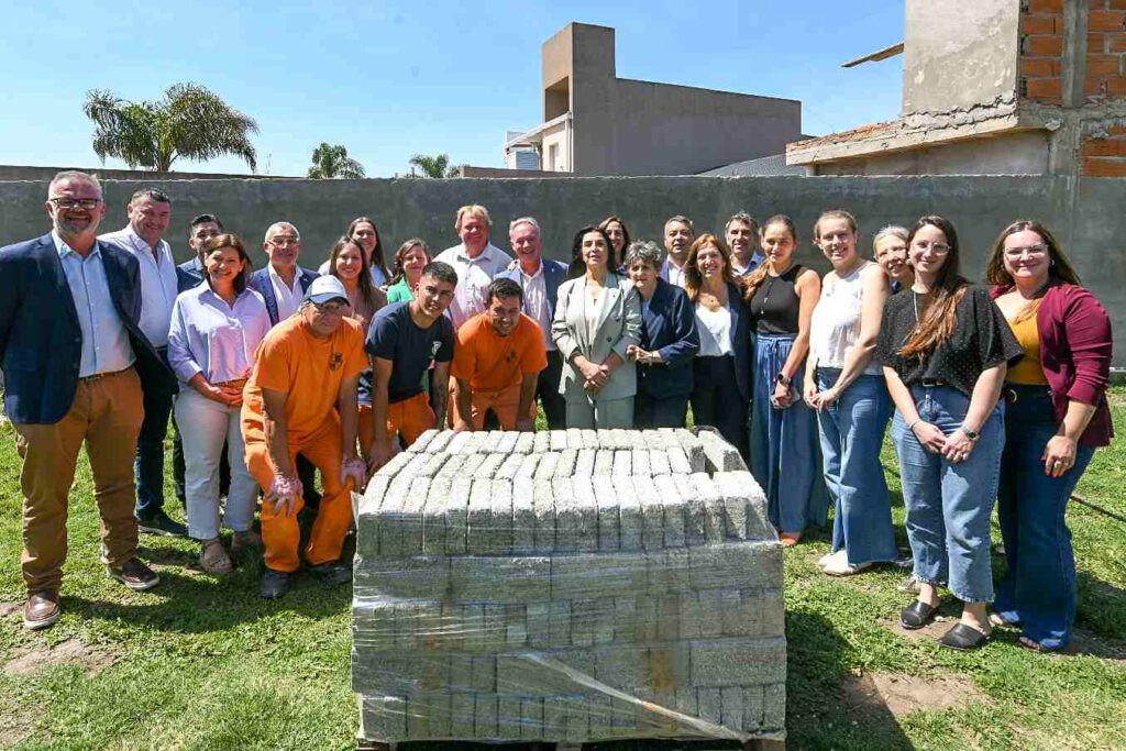 Entre Ríos será la primera provincia en el país en construir aulas con ladrillos PET