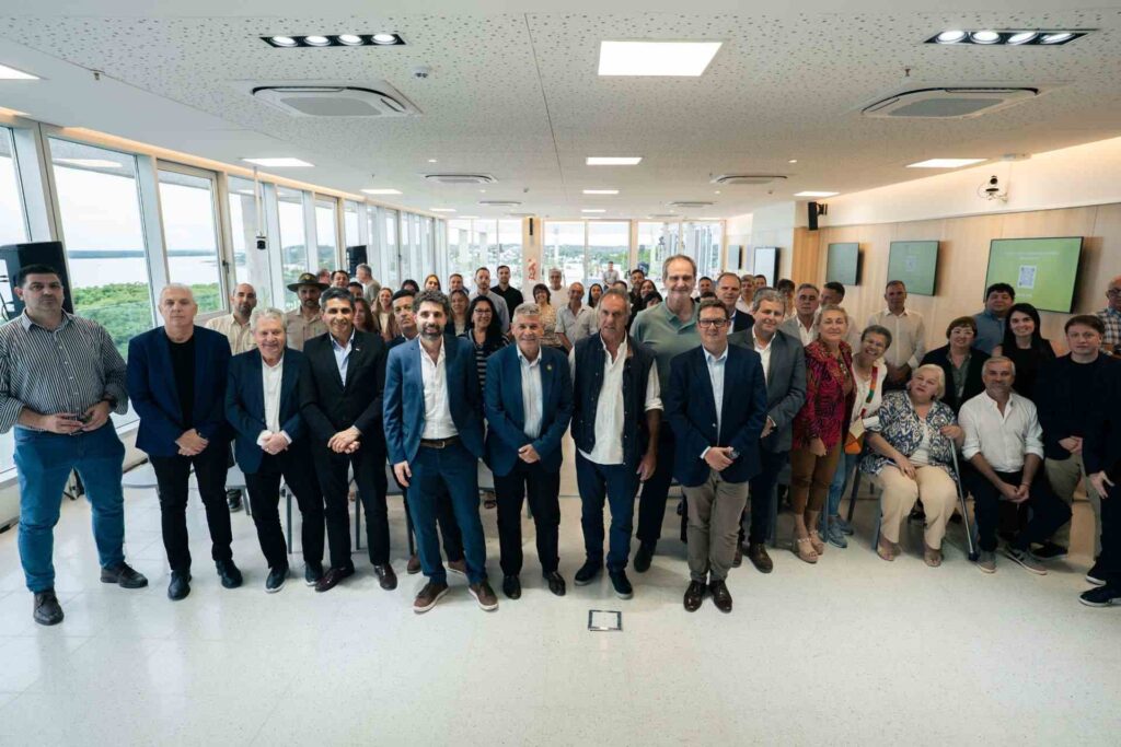 Scioli presentó en Paraná las políticas y programas para acompañar el desarrollo del turismo entrerriano