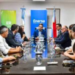 Enersa y la Secretaría de Turismo promueven la movilidad sustentable con la instalación de cargadores eléctricos en hoteles y termas