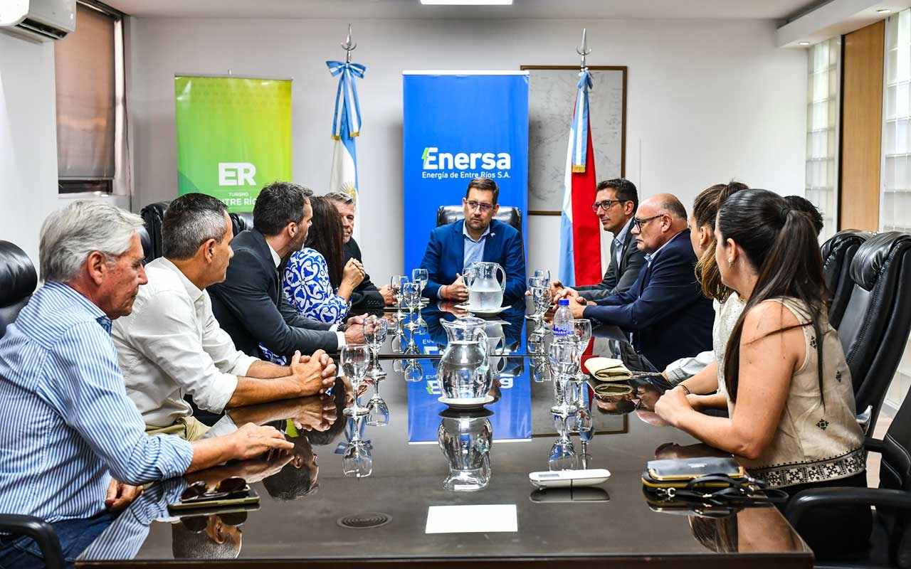 Enersa y la Secretaría de Turismo promueven la movilidad sustentable con la instalación de cargadores eléctricos en hoteles y termas