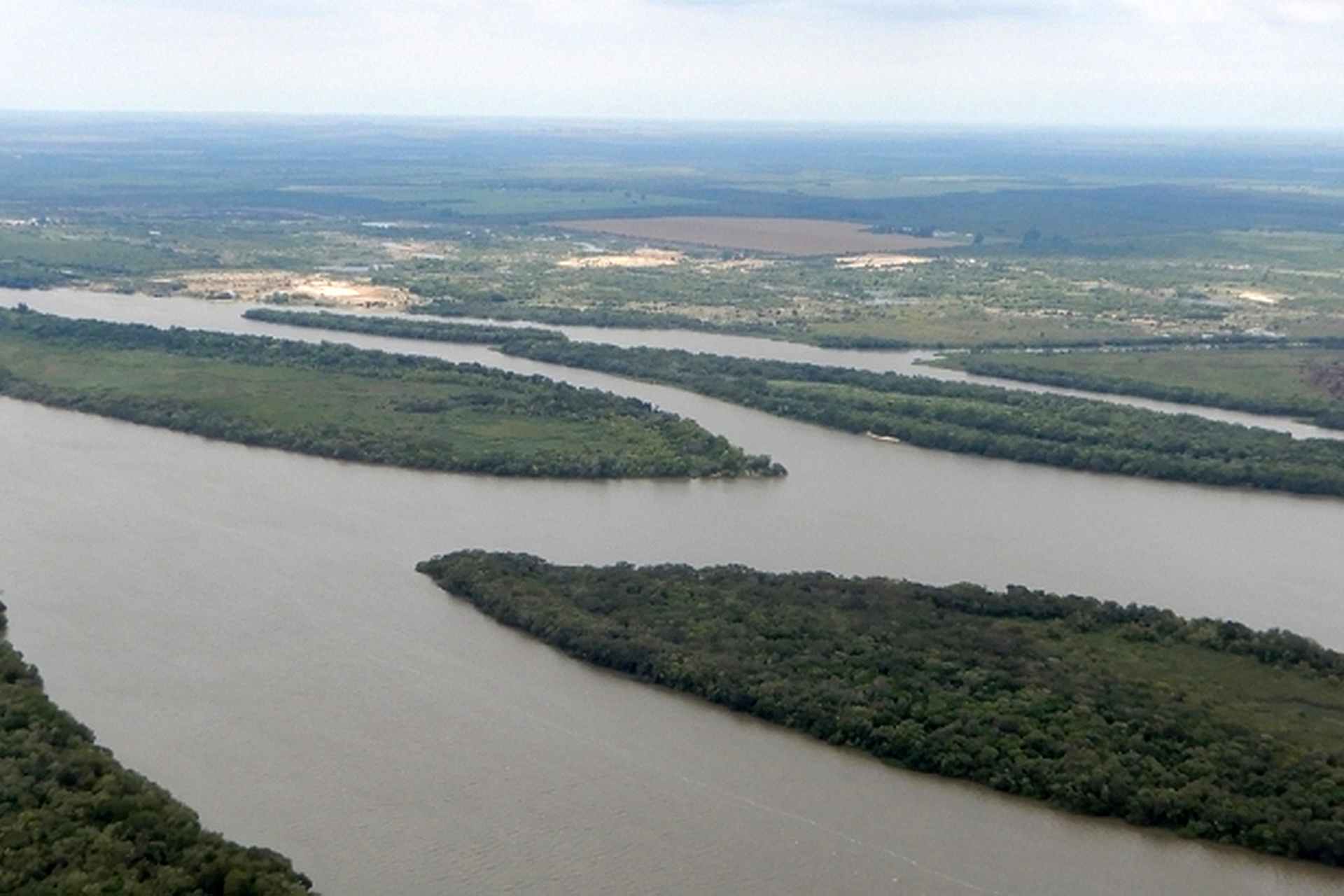 Con mano de obra local concretan mejoras a la infraestructura del Parque Islas y Canales Verdes