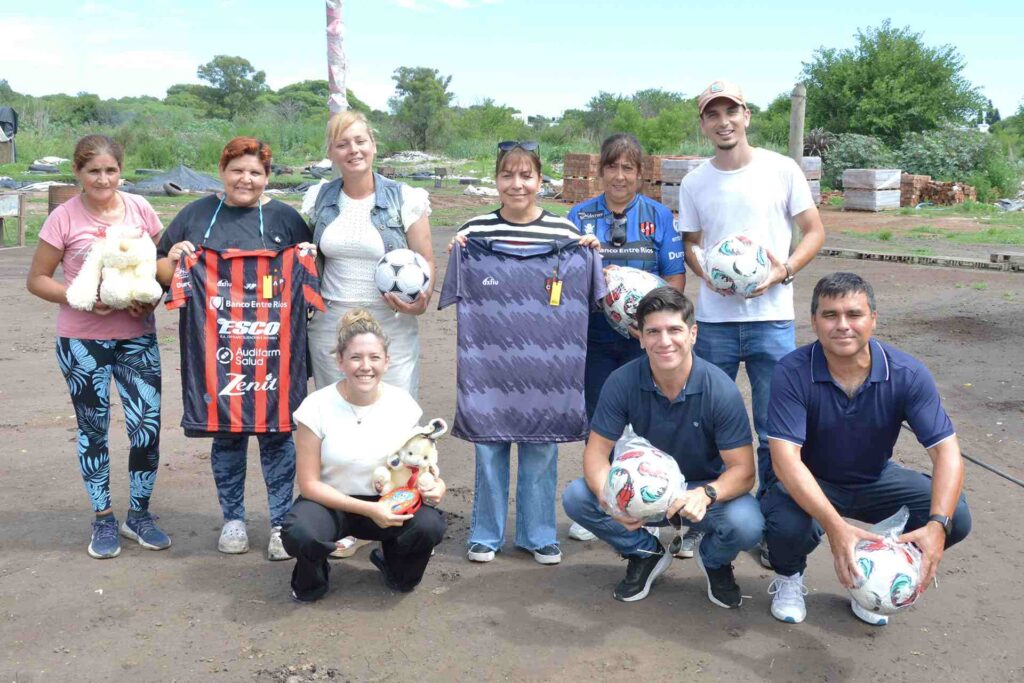 Se entregaron regalos navideños en el comedor Mujeres Ladrilleras Organizadas de Paraná
