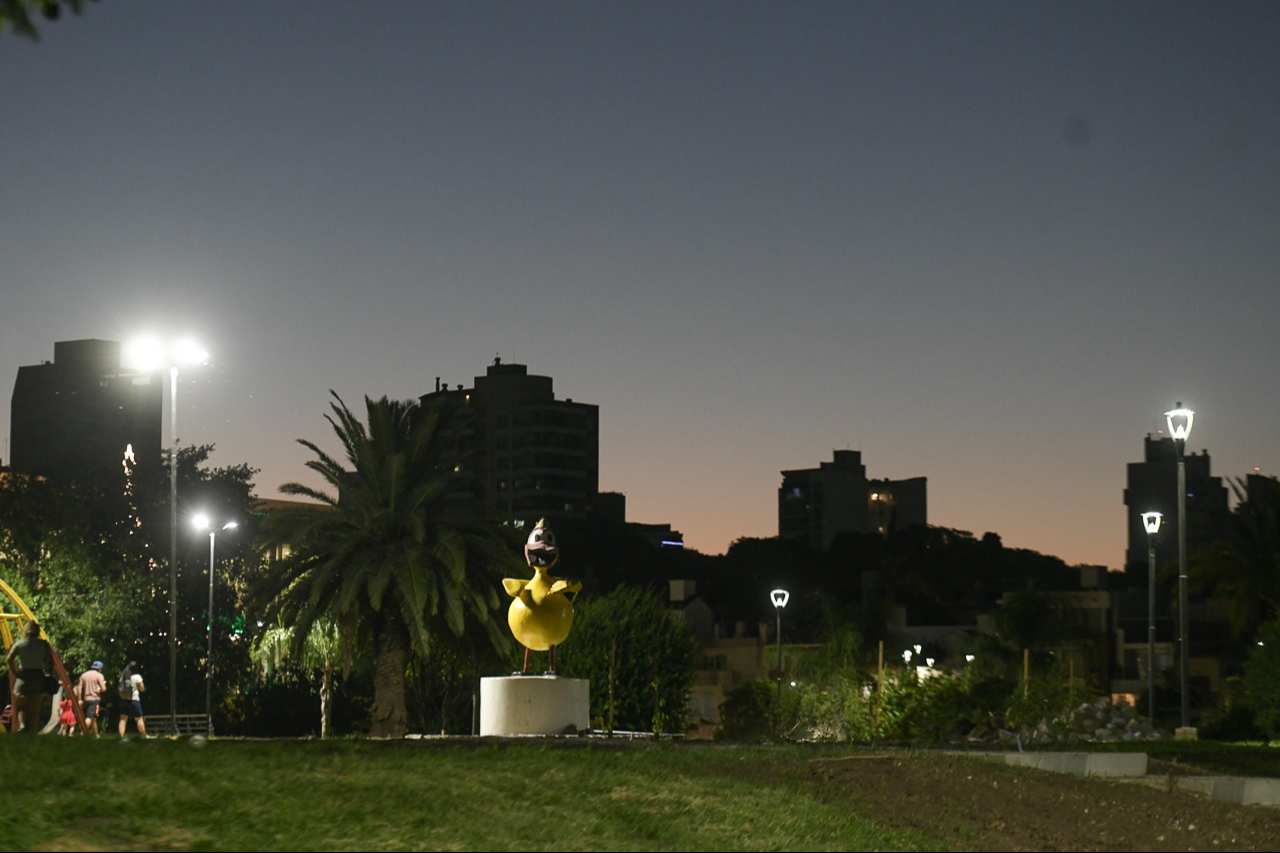 La Municipalidad de Paraná avanza en la puesta en valor de la plaza del “Patito Sirirí”