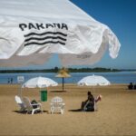 La Municipalidad de Paraná habilitó el servicio de sombrillas y reposeras en el balneario Thompson