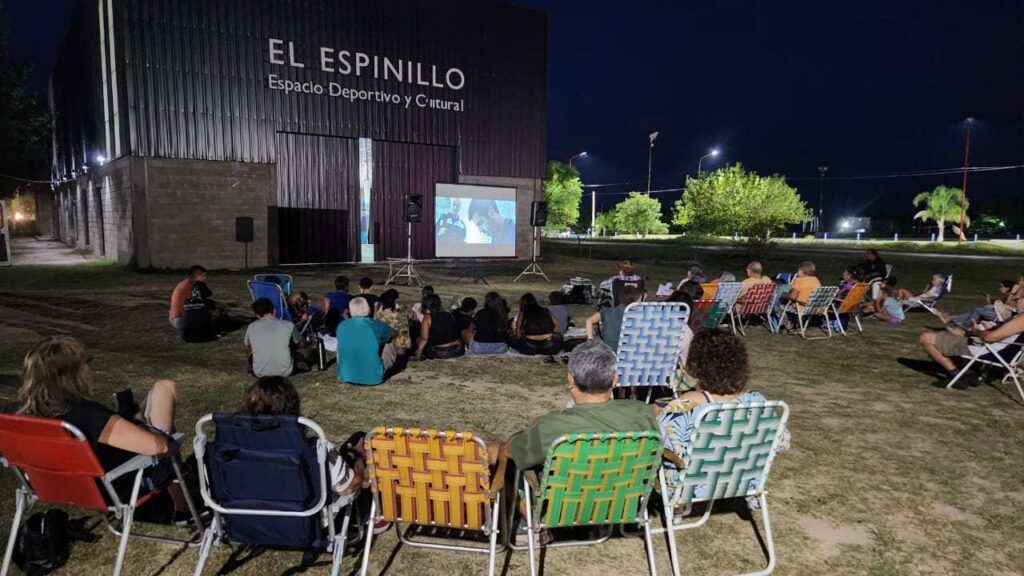 Cine bajo las estrellas en Concepción del Uruguay