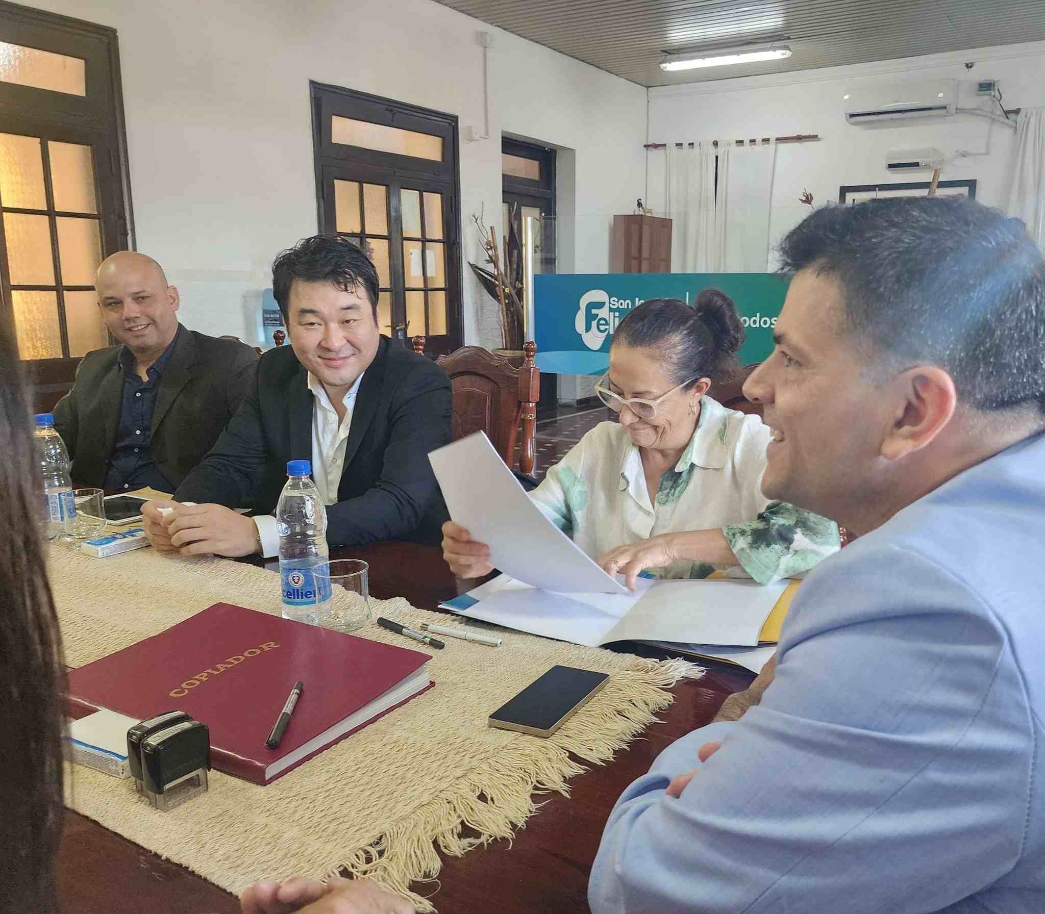 Feliciano firmó el acuerdo para la reactivación del frigorífico multiespecies con inversión millonaria