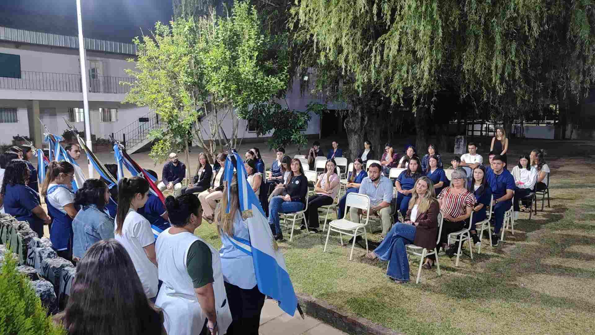 El CGE entregó mochilas técnicas a estudiantes de Enfermería en Villa Paranacito