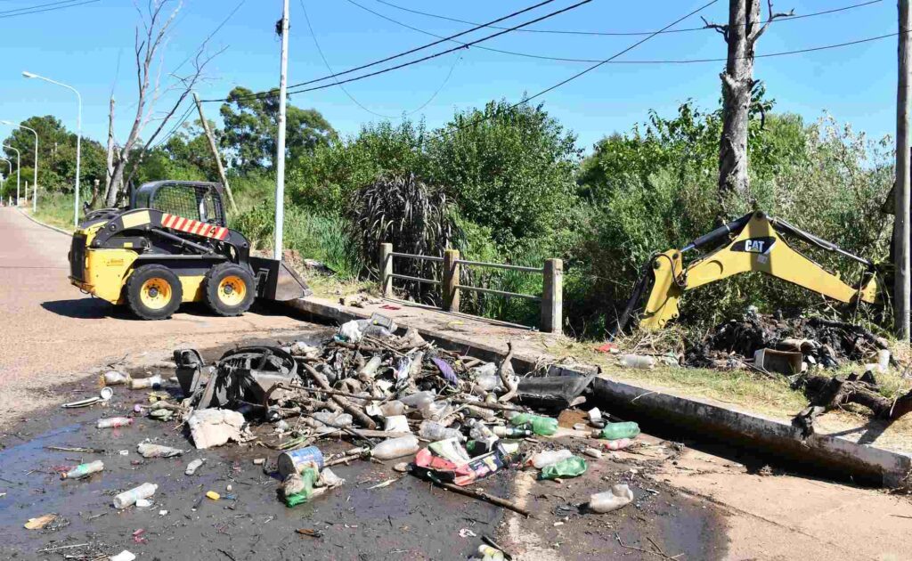 En Concordia refuerzan la limpieza de desagües pluviales para prevenir anegamientos