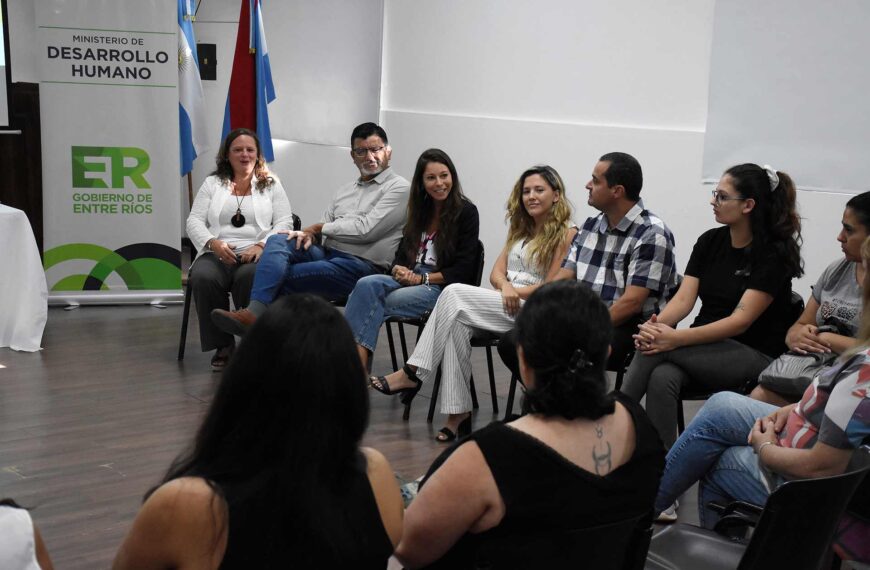 Desarrollo Humano entrega microcréditos en Ramírez