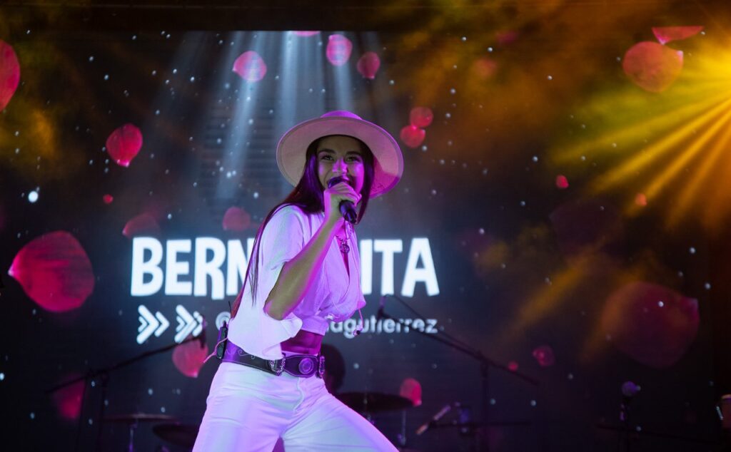 En Paraná Música en el Anfiteatro cerró con una noche a puro folklore y un gran marco de público