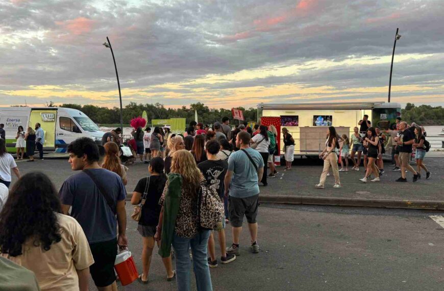 La Oficina Móvil de Turismo recorre las fiestas entrerrianas con una propuesta interactiva