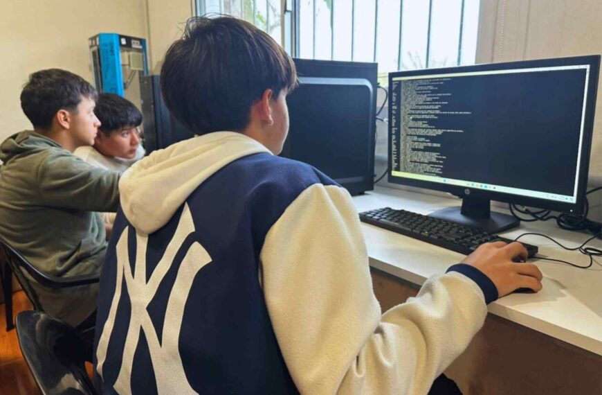 El CGE fortalece el acompañamiento pedagógico y el uso de tecnologías en la escuela secundaria