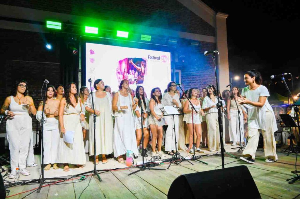 El Festival 8M “Un río de voces” reunió arte y propuestas culturales en Paraná
