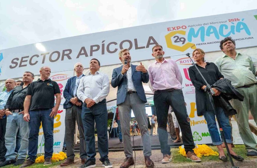 Frigerio anunció acuerdo con FIDA y créditos para productores en la Fiesta Nacional de la Apicultura
