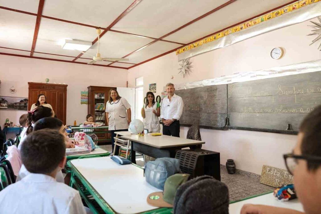 Frigerio inauguró el ciclo lectivo en Villa Paranacito