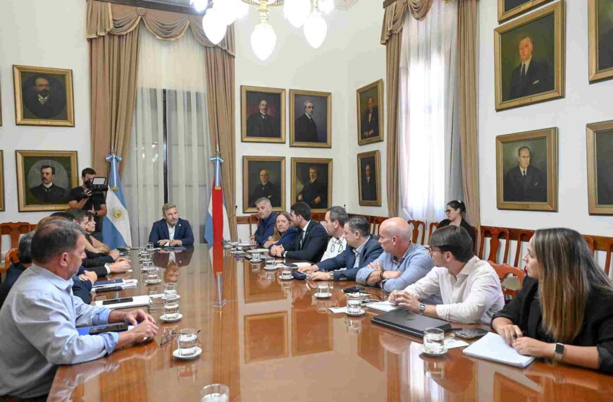 El gobernador encabezó la reunión de la Mesa de Salud Mental