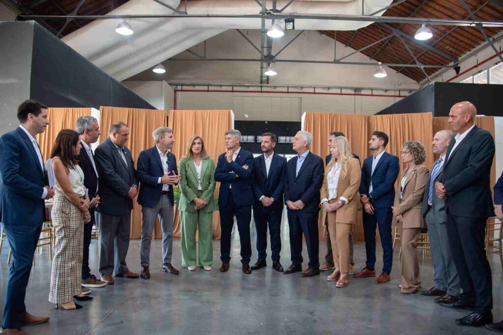 Frigerio participó del encuentro de intendentes en Paraná