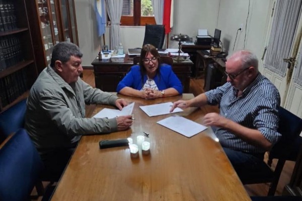 Se firmaron contratos para la ejecución de viviendas en Concordia y Los Conquistadores