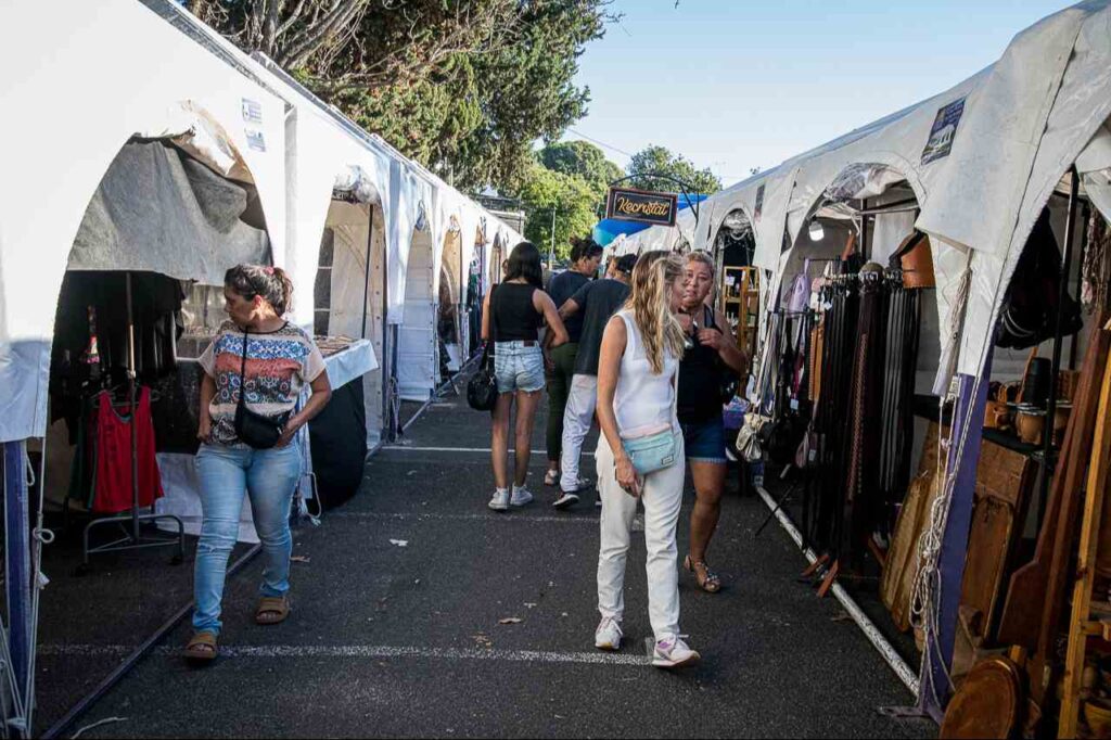 Paraná palpita la Semana Santa: abrió la feria de emprendedores y gastronomía en la costanera