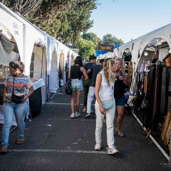 Paraná palpita la Semana Santa: abrió la feria de emprendedores y gastronomía en la costanera
