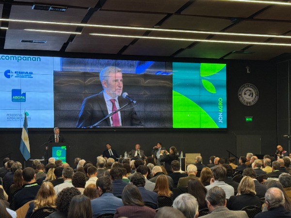 Frigerio impulsa un nuevo pacto fiscal para eliminar las retenciones y otros impuestos al agro