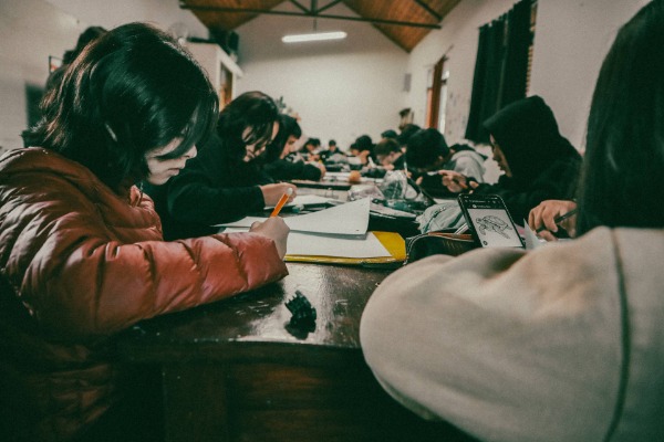 Estudiantes entrerrianos diseñan la estética visual de la próxima edición del Ficer